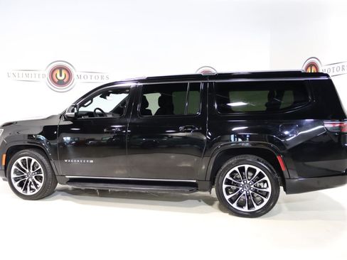 Used 2023 Jeep Wagoneer L Series II w/ Premium Group I AWD/4WD image 32