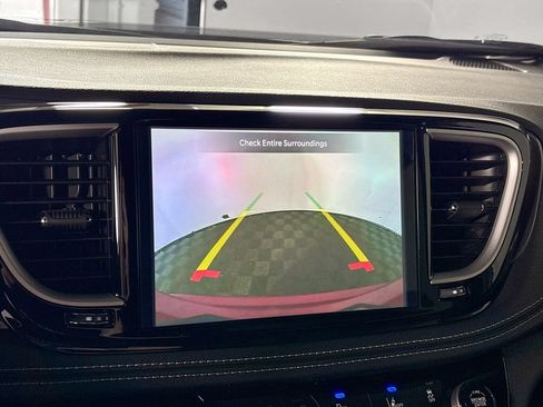 New 2026 Chrysler Pacifica Select AWD/4WD image 16