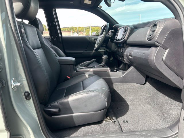 Used 2022 Toyota Tacoma TRD Sport w/ TRD Premium Sport Package AWD/4WD image 30