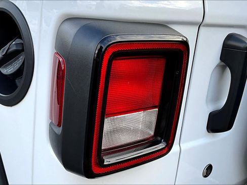 Used 2021 Jeep Wrangler Sport image 28