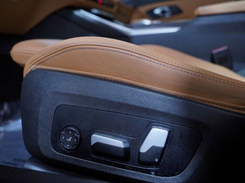 Used 2024 BMW 330i Sedan w/ Convenience Package image 17