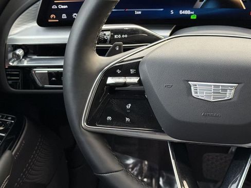 Used 2025 Cadillac Lyriq Luxury image 8