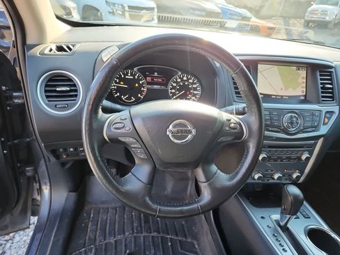 Used 2019 Nissan Pathfinder SL image 12
