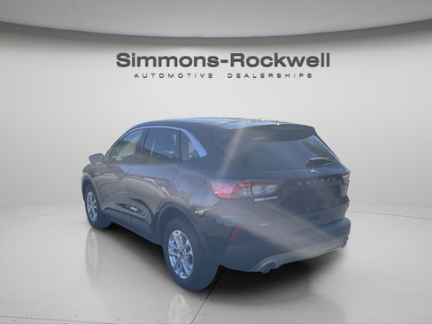 Used 2022 Ford Escape SE image 7