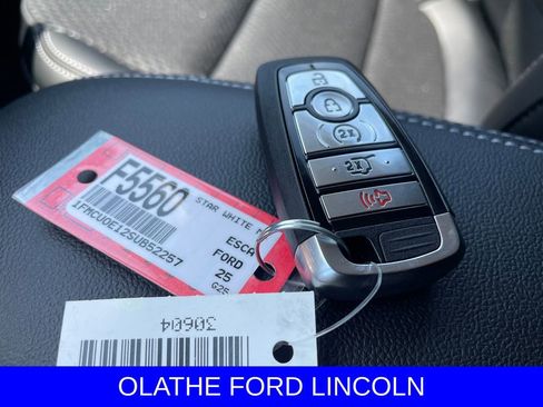 New 2025 Ford Escape SE image 9