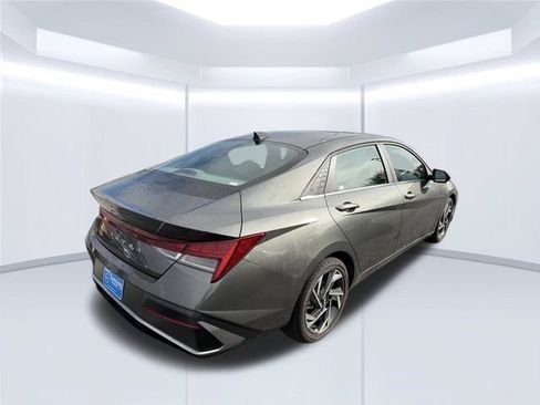Used 2025 Hyundai Elantra SEL FWD image 6