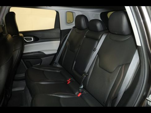 Used 2022 Jeep Compass Limited w/ Sun and Sound Group AWD/4WD image 30