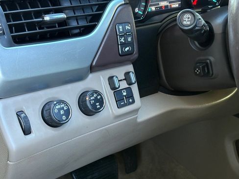 Used 2015 Chevrolet Suburban LTZ image 13