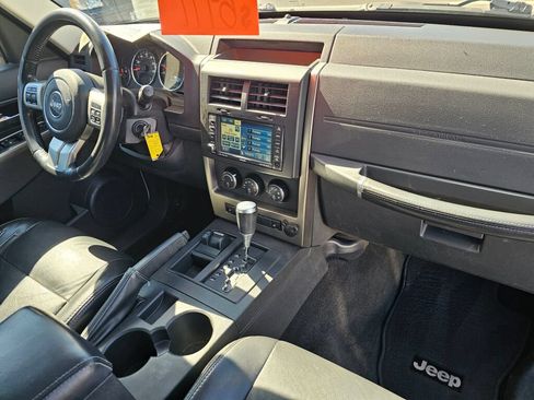 Used 2011 Jeep Liberty Renegade w/ Premium Group AWD/4WD image 14