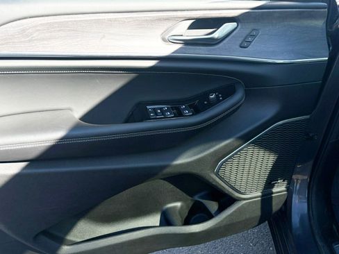 Used 2022 Jeep Grand Cherokee Overland image 9