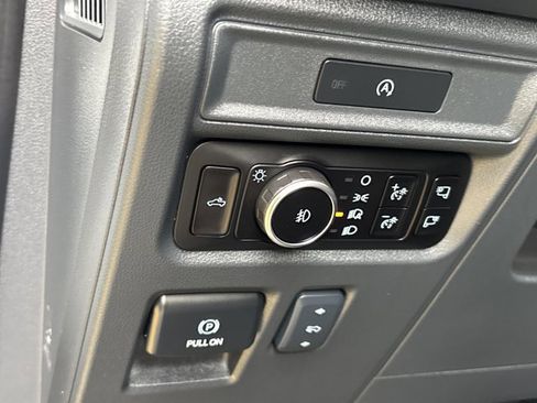 Used 2025 Ford F150 Lariat w/ Equipment Group 501A Mid image 23