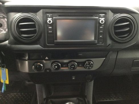 Used 2017 Toyota Tacoma SR image 15