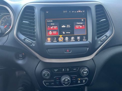 Used 2015 Jeep Cherokee Latitude w/ Comfort/Convenience Group image 18