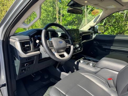 Used 2022 Ford Expedition XLT AWD/4WD image 9