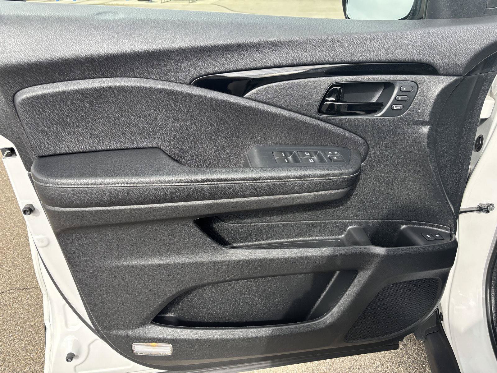 Used 2023 Honda Passport Elite image 14