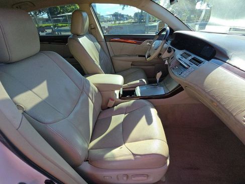 Used 2010 Toyota Avalon Limited FWD image 14