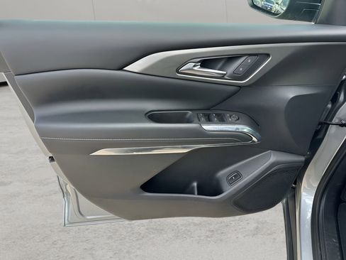 Used 2024 Chevrolet Traverse LT image 9