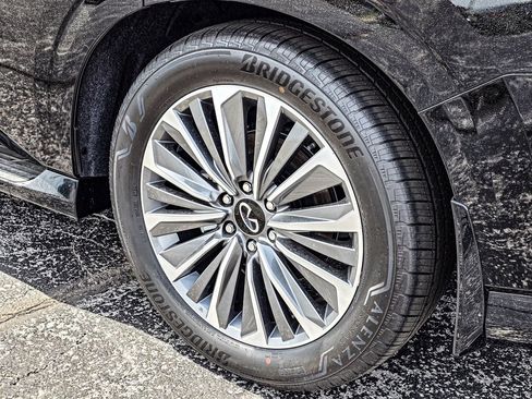 New 2026 INFINITI QX80 Luxe image 12