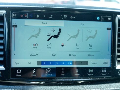 Used 2024 Chrysler Pacifica Limited image 18