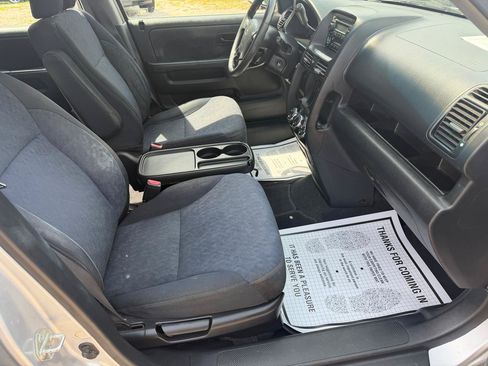 Used 2005 Honda CR-V LX image 11