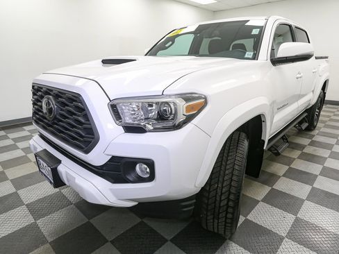 Certified 2023 Toyota Tacoma TRD Sport image 4