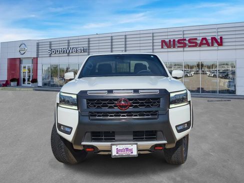 Used 2025 Nissan Frontier PRO-4X AWD/4WD image 2