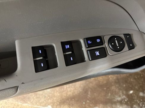 Used 2020 Hyundai Elantra SE FWD image 10