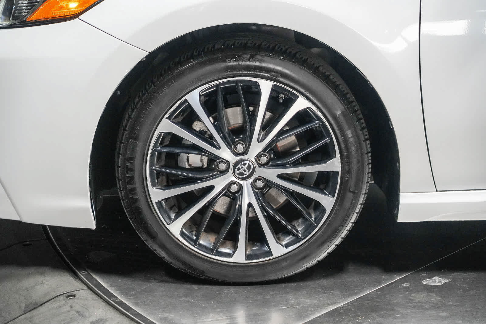 Used 2019 Toyota Camry SE w/ Carpet Mat Package FWD image 10