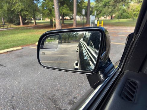 Used 2014 Lincoln MKT AWD image 12