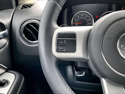 Used 2016 Jeep Compass High Altitude image 23