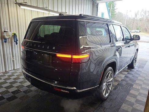 Used 2025 Jeep Wagoneer Series III w/ Premium Group I AWD/4WD image 12