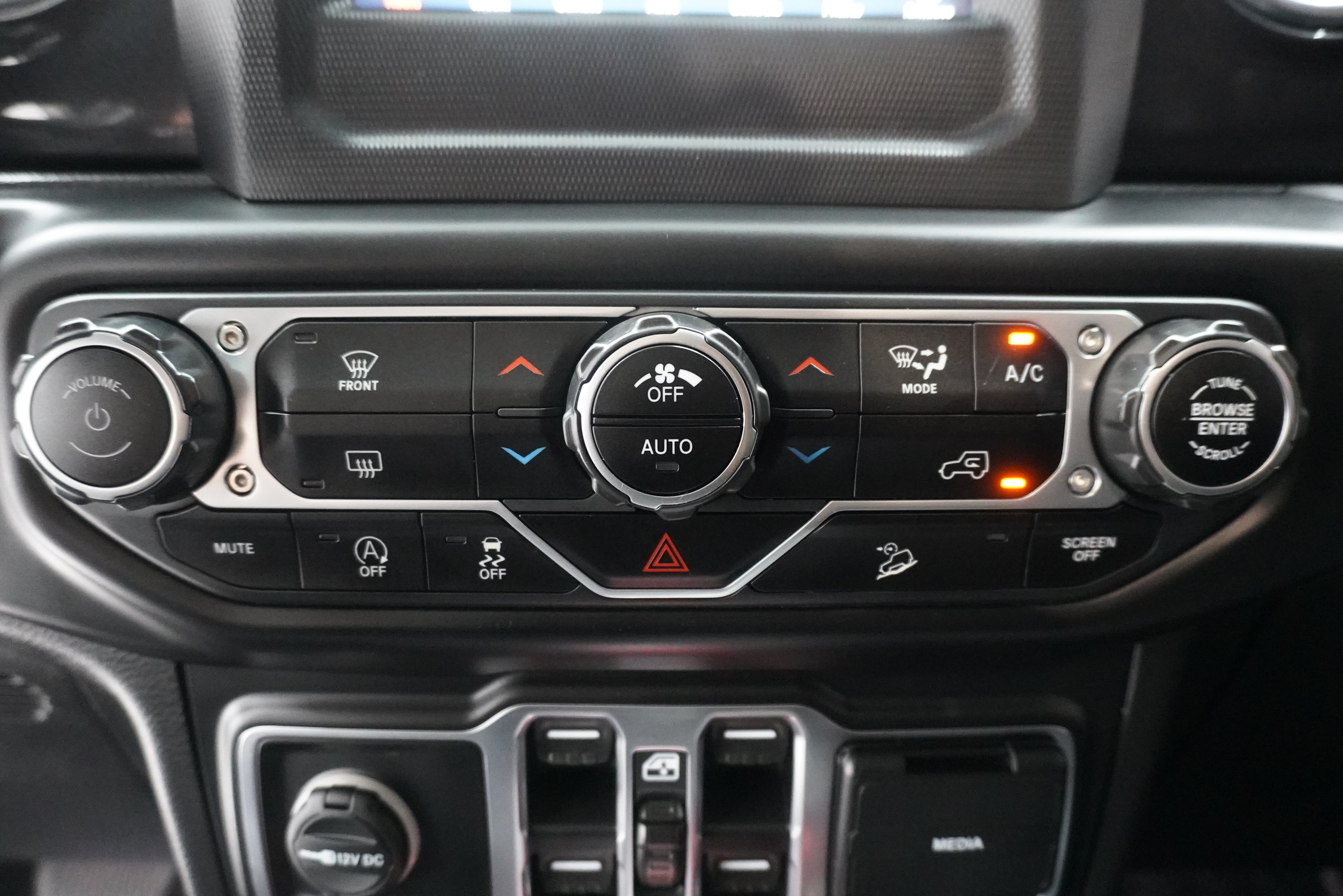 Used 2021 Jeep Wrangler Unlimited Sahara AWD/4WD image 23