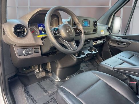 Used 2022 Mercedes-Benz Sprinter 4500 image 16