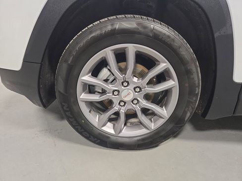 Used 2024 GMC Terrain SLT image 35