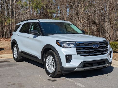 New 2026 Ford Explorer Active w/ Active Comfort Package image 2