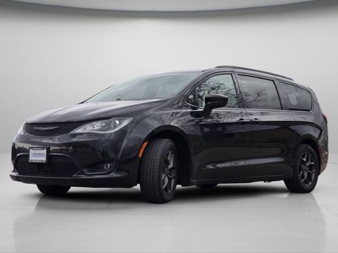 Used 2018 Chrysler Pacifica Touring-L Plus w/ Advanced Safetytec Group image 18