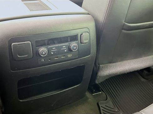 Certified 2017 GMC Yukon XL SLT w/ Open Road Package image 28