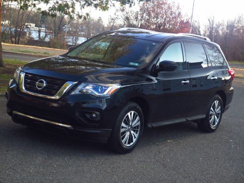 Used 2018 Nissan Pathfinder SV image 25