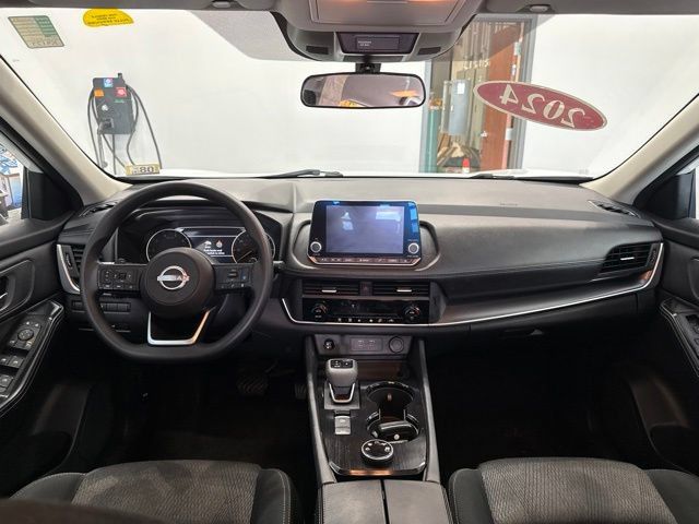 Used 2024 Nissan Rogue SV AWD/4WD image 38