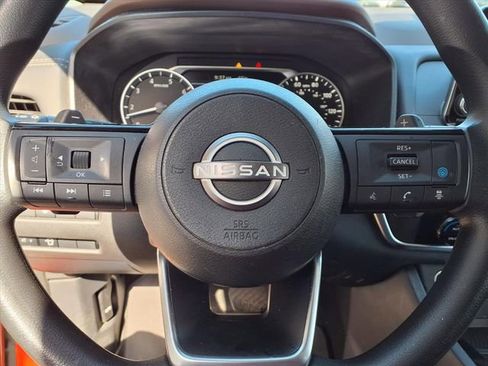 Used 2023 Nissan Rogue SV FWD image 8
