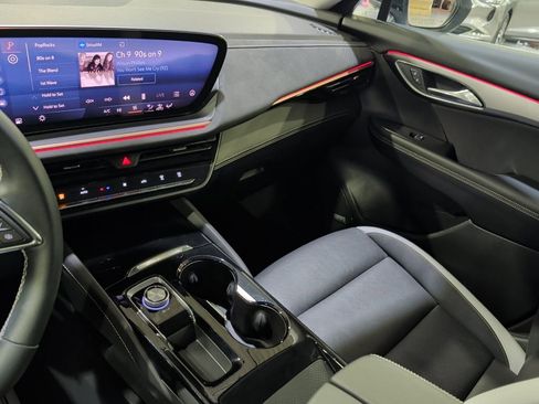 Certified 2025 Buick Envision Sport Touring image 19