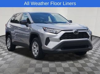 Used 2022 Toyota RAV4 LE FWD video 3