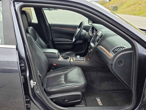 Used 2017 Chrysler 300 C Platinum w/ Safetytec Plus Group AWD/4WD image 11