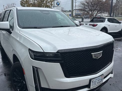 Used 2023 Cadillac Escalade Sport Platinum w/ LPO, ONYX Package image 15