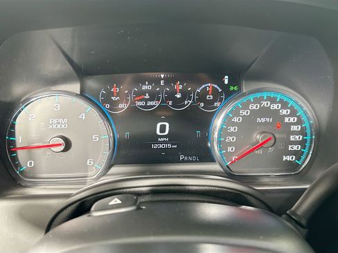 Used 2017 GMC Yukon SLT w/ Open Road Package image 11