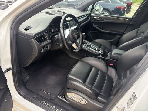 Used 2018 Porsche Macan Turbo AWD/4WD image 9