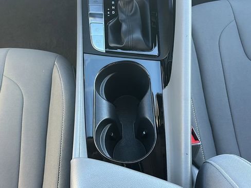 Certified 2025 Hyundai Elantra SEL image 29