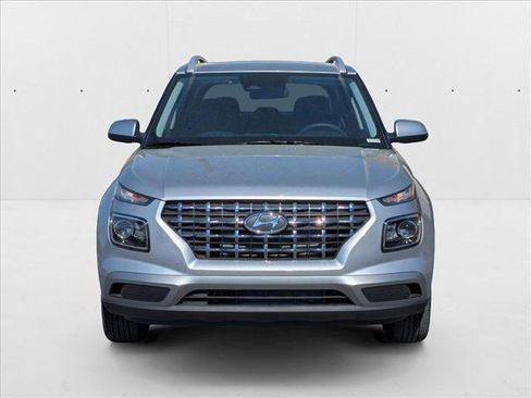 New 2025 Hyundai Venue SEL image 6