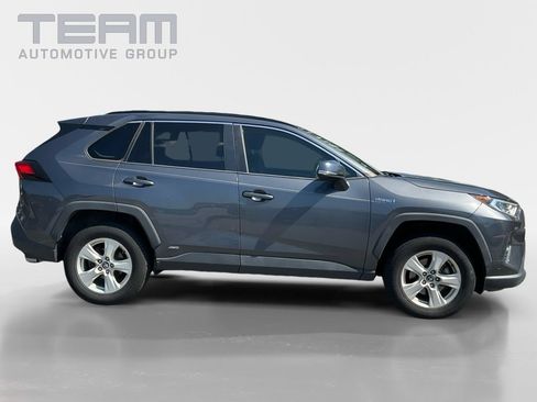 Used 2020 Toyota RAV4 XLE AWD/4WD image 8