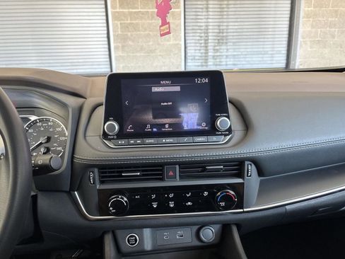 Used 2023 Nissan Rogue S image 14